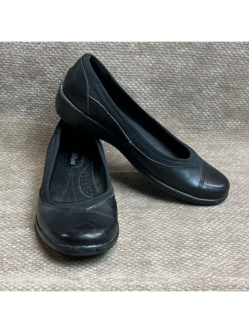 Cobbie cuddlers black flats size  6  EUC
